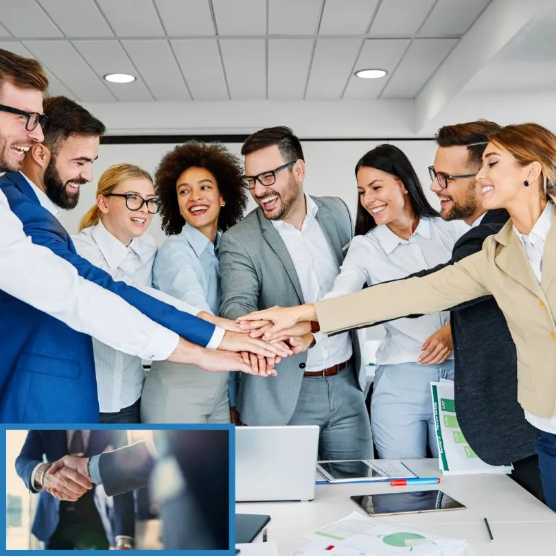 Grupo de empresários com contador comemorando o início de um novo negócio